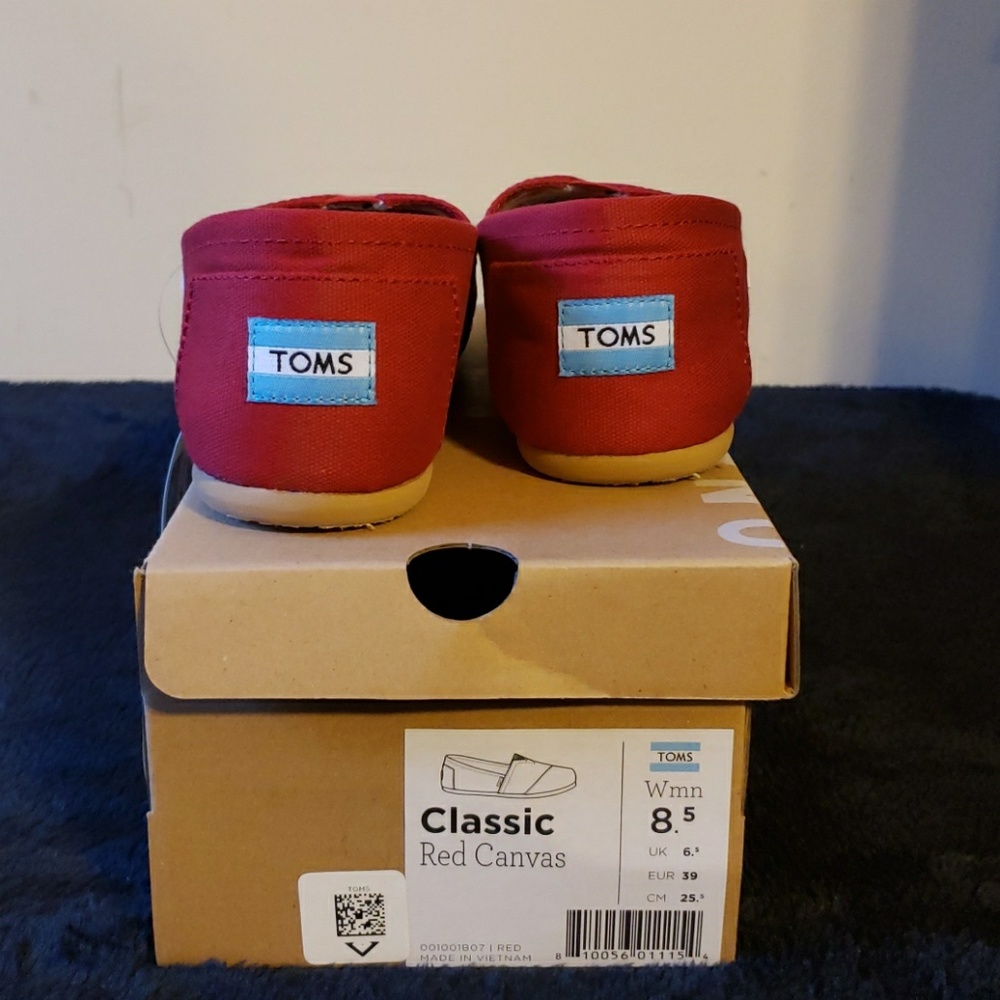 Brand new classic Toms